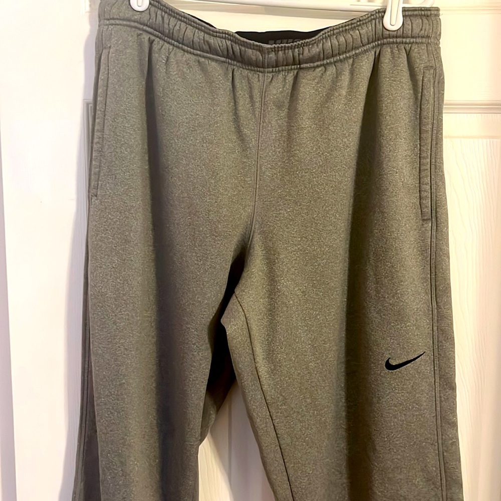 Nike men’s Therma-Fit sweatpants